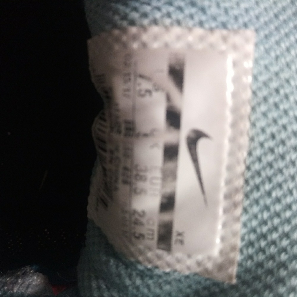NIKE zoom sneakers. - Picture 5 of 7